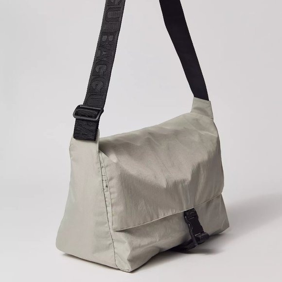NWT Baggu Sport Messenger Bag - Grey - Picture 4 of 6
